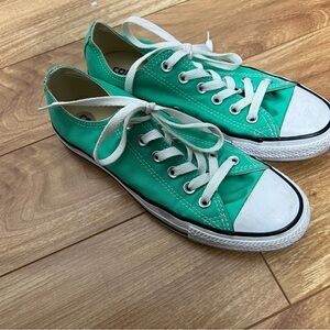 Converse Chuck Taylor All Star Low Top Sneakers – Women’s Size 8